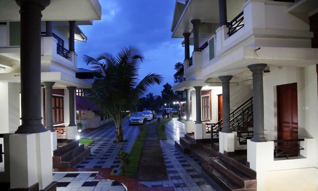 Aroma Ayur Heritage Mattanur Ngoại thất bức ảnh